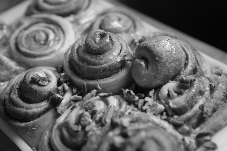 cinnamon rolls with nuts